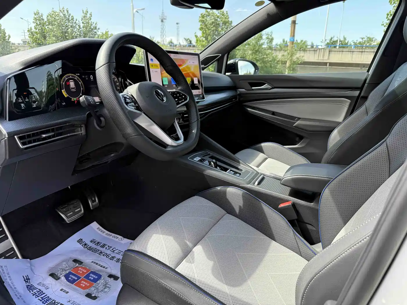 Volkswagen Golf 2025 300TSI R-Line фото 4