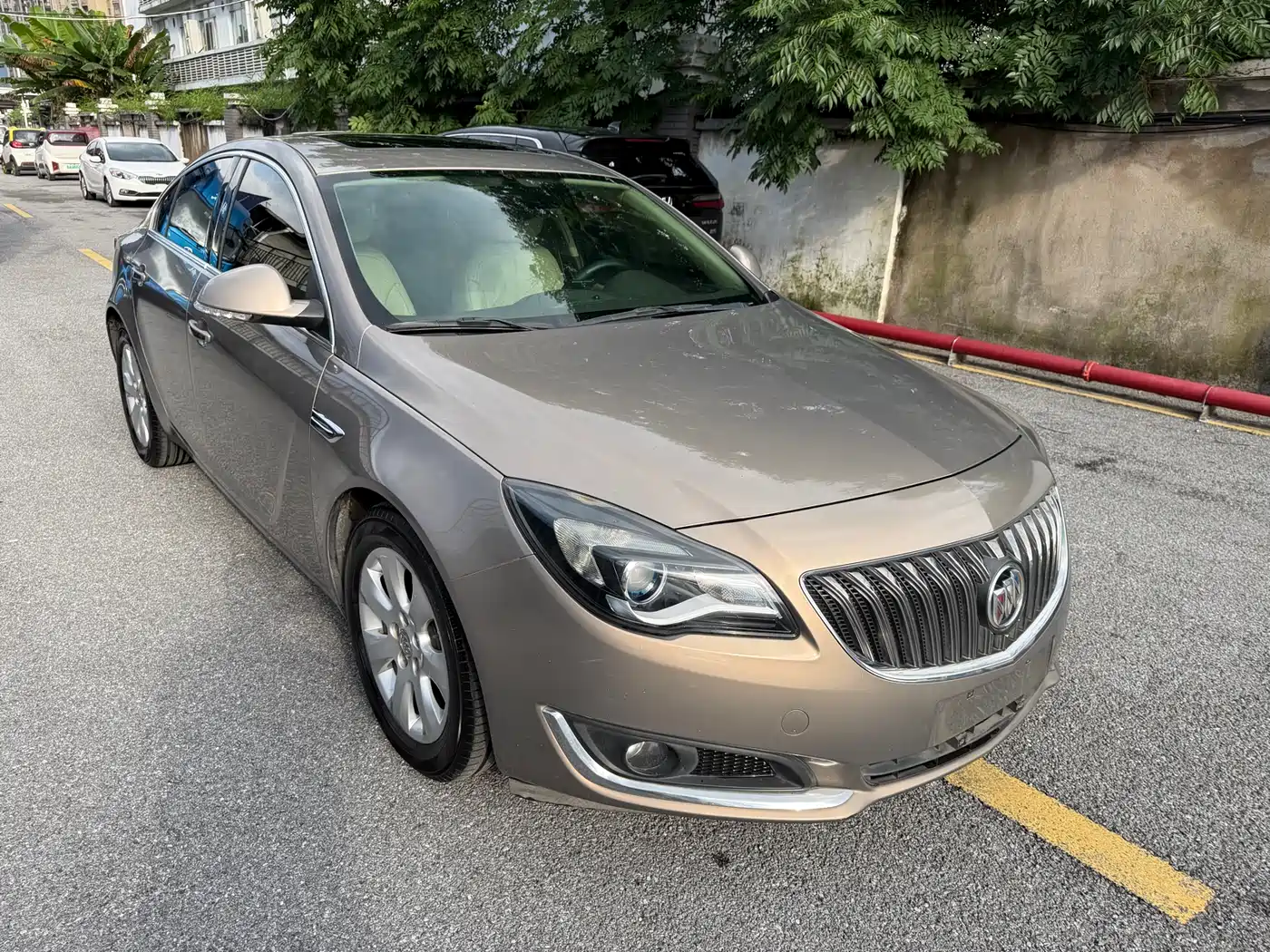 Photo 2 - Buick Regal