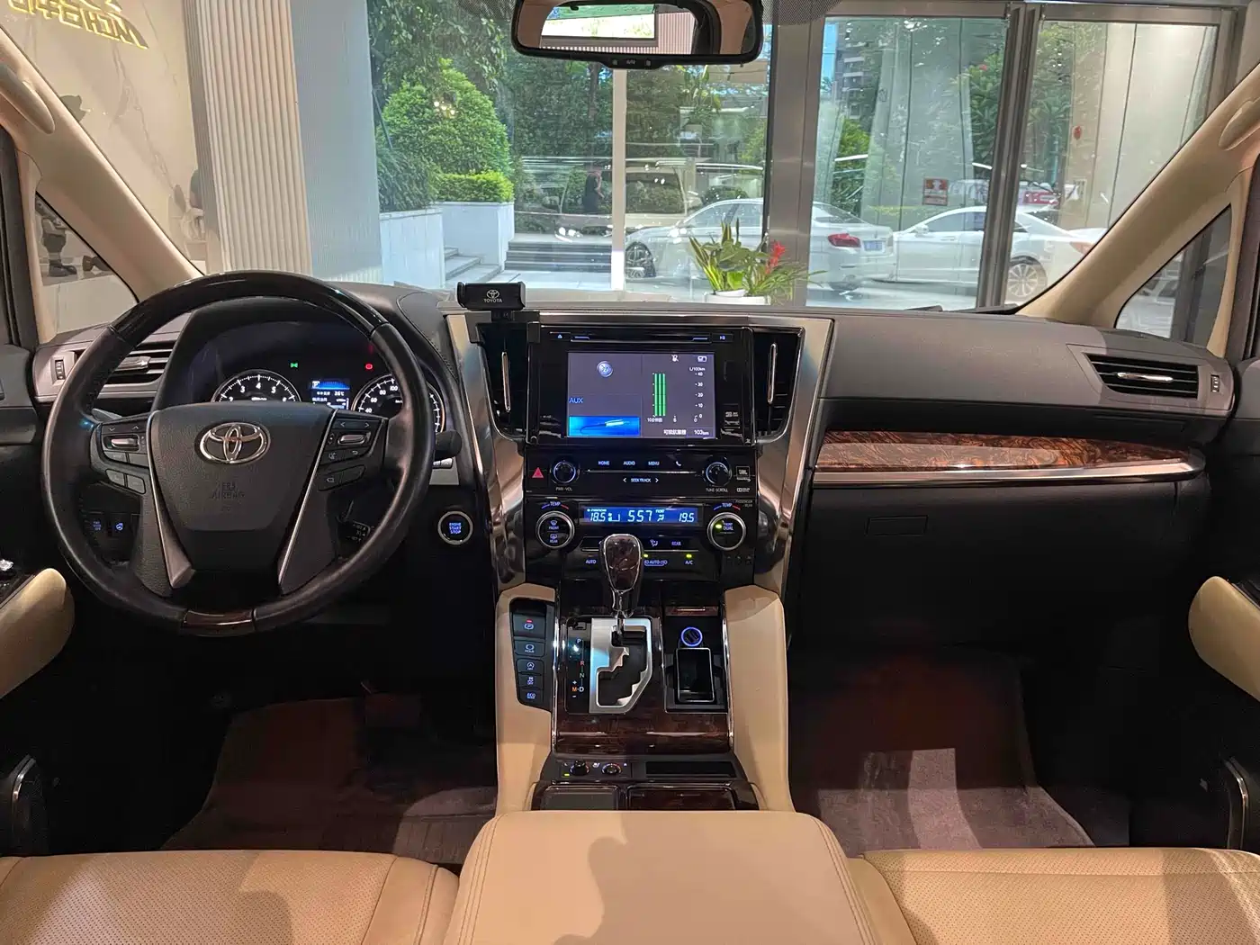Toyota Alphard 2018 Facelift 3.5L Luxury Edition фото 6