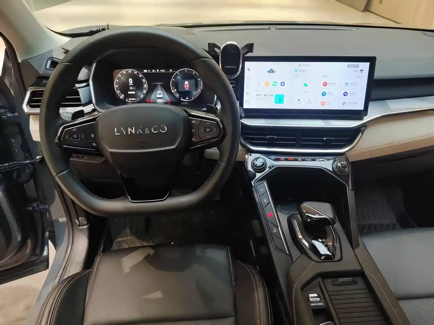 Lynk & Co 06 2023 Remix 1.5T Power Pro фото 10