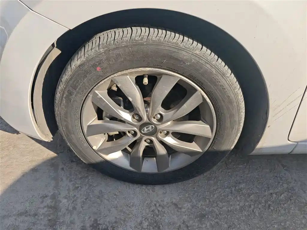 Hyundai Langdong 2015 1.6L Auto Trend фото 23