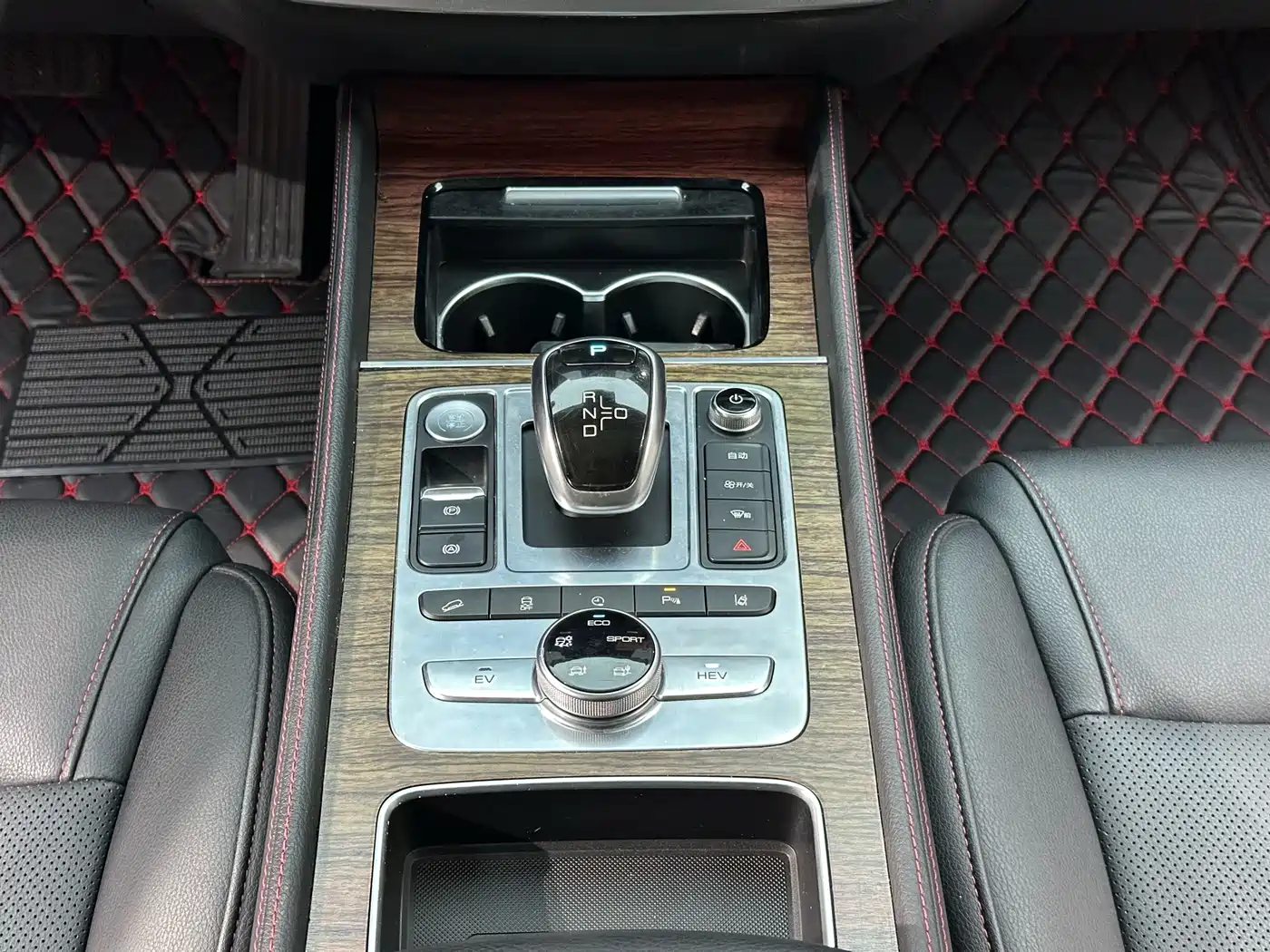 BYD Tang New Energy 2018 DM 2.0T AWD Smart Connection Enjoy Edition 7-Seater China V фото 15