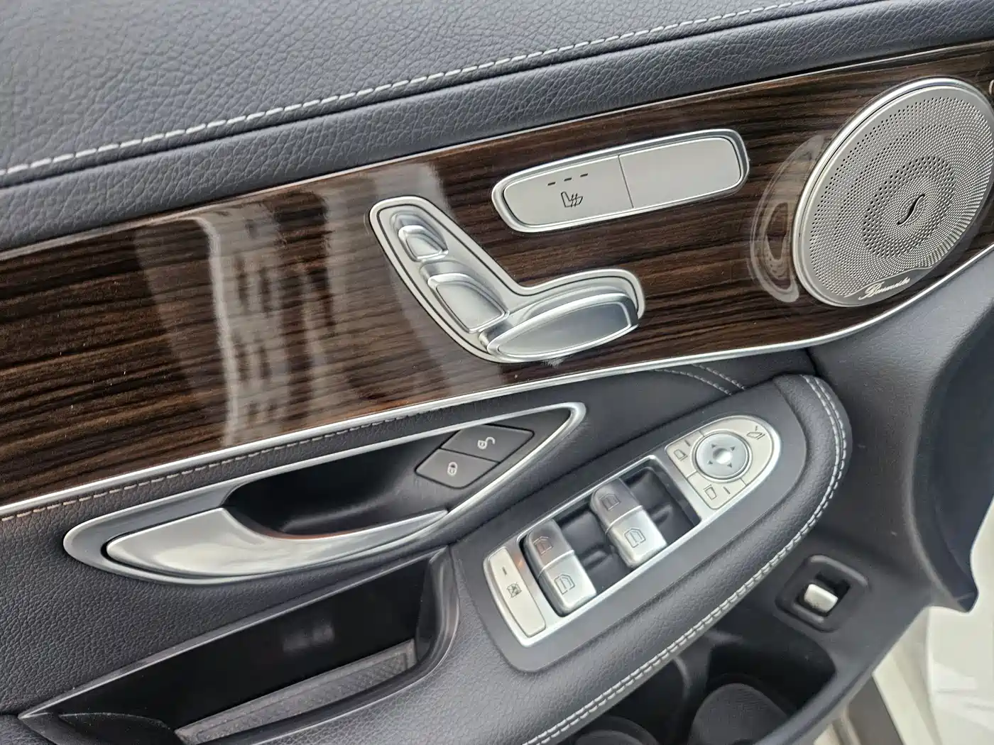 Mercedes-Benz GLC 2019 GLC 260 4MATIC Luxury фото 9