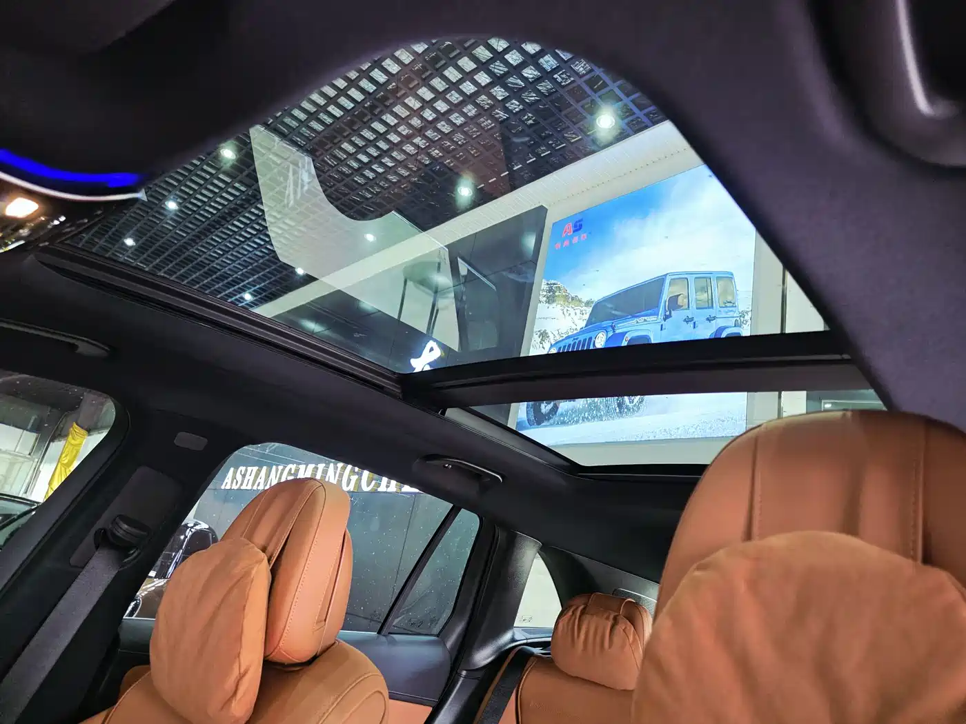 Mercedes-Benz GLC 2023 GLC 300 L 4MATIC Sport 5-Seater фото 12