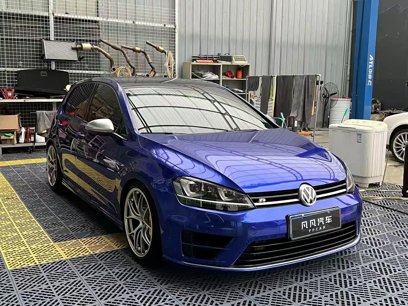 Volkswagen Golf (Import) 2015 2.0TSI R фото 3