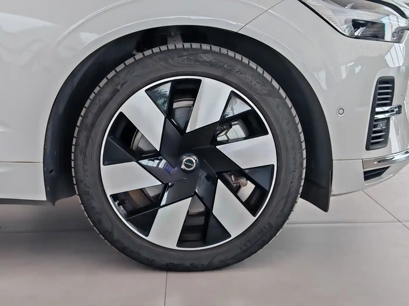 VOLVO XC60 PLUG IN HYBRID