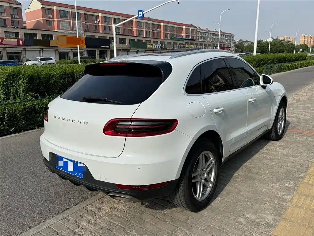 Porsche Macan 2016 Macan 2.0T фото 4