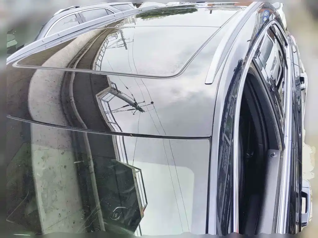 Фото 6 - Cadillac XT5