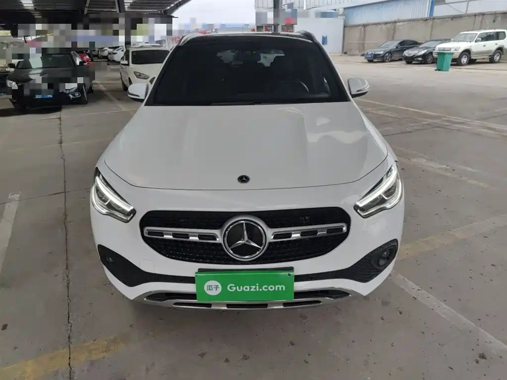 MERCEDES-BENZ GLA
