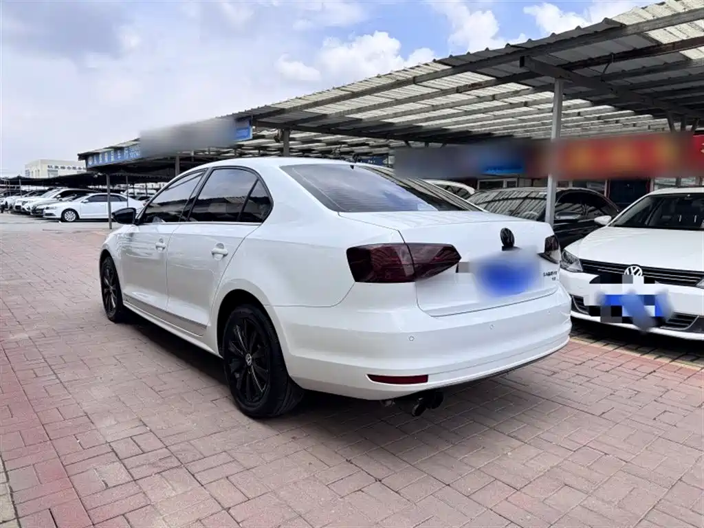 Volkswagen Sagitar 2015 1.6L Manual Comfort фото 4