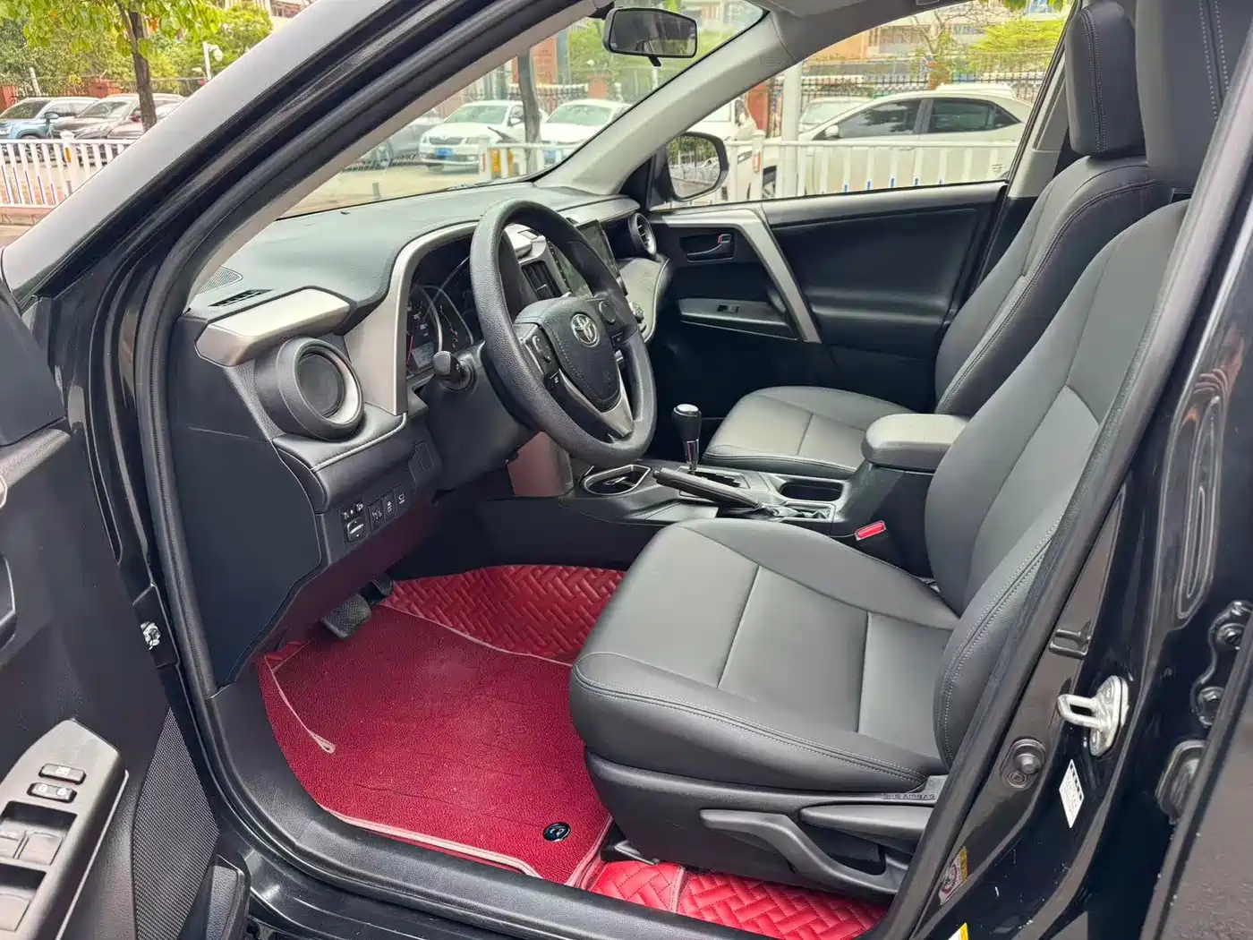 Toyota RAV4 Rongfang 2016 2.0L CVT 2WD Trend (China V) фото 7