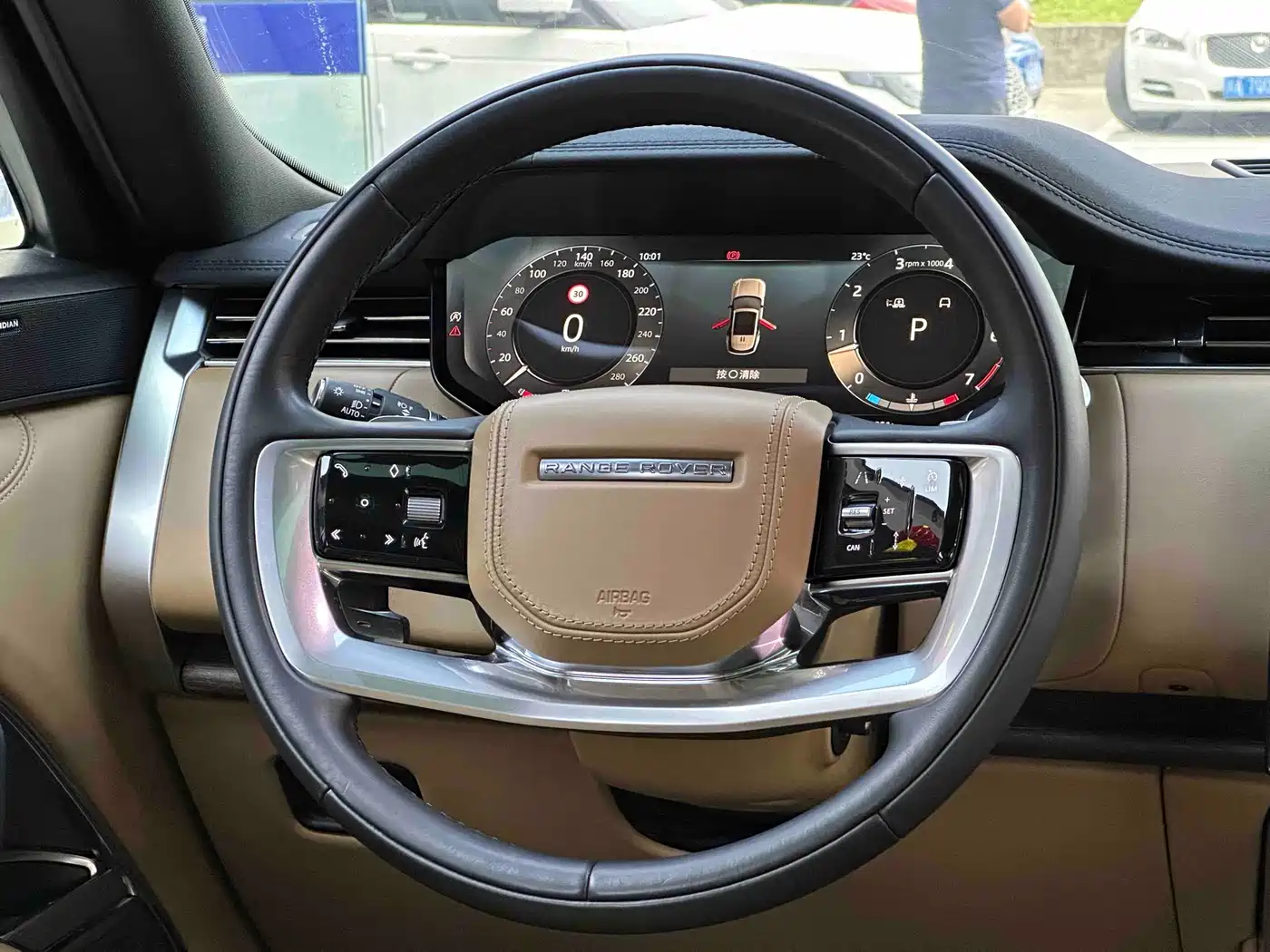 Land Rover Range Rover 2023 3.0 L6 360PS Golden Age Edition фото 6