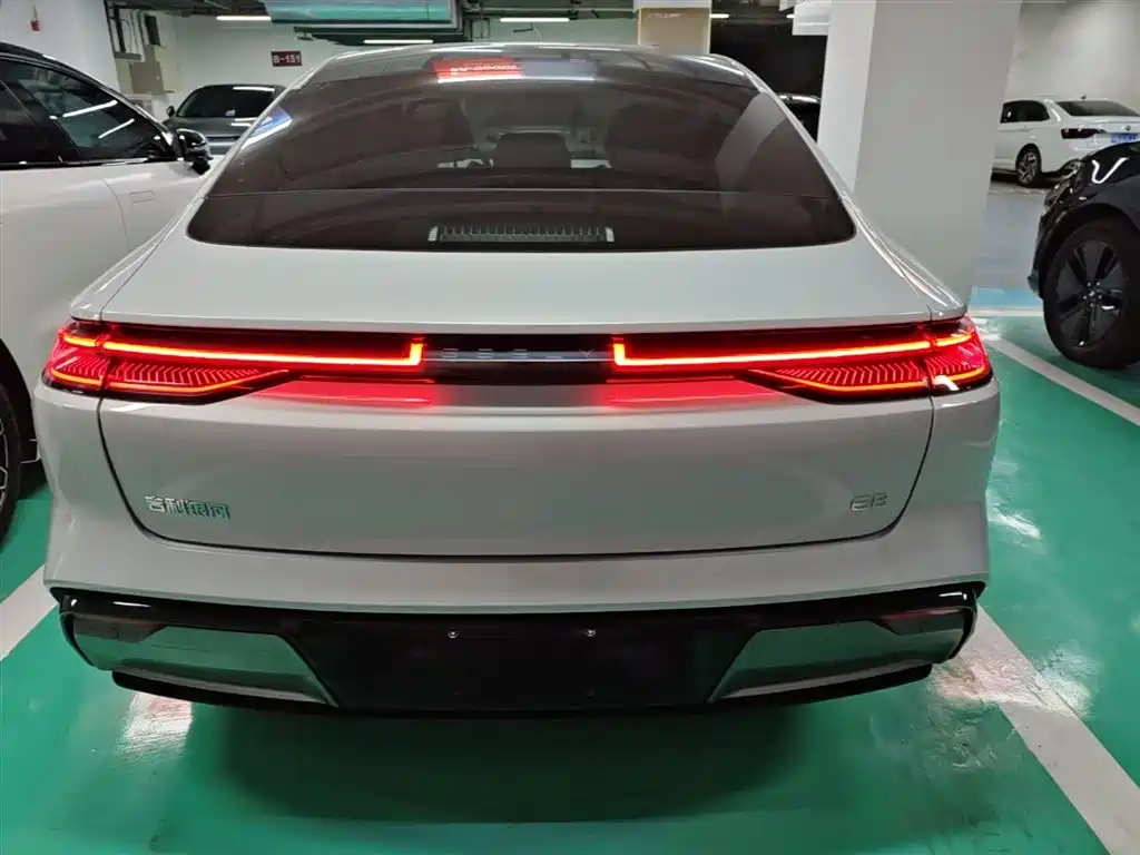 Geely Galaxy Galaxy E8 2024 665km RWD Starship Voyager Edition фото 6