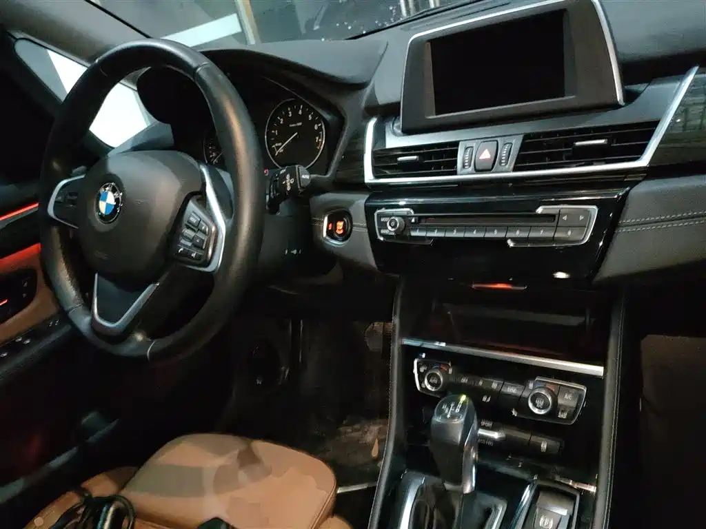 BMW 2 Series Tourer (Import) 2014 220i Luxury Design Package фото 10