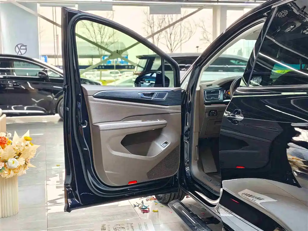Volkswagen Viloran 2023 380TSI Prestige Edition фото 19