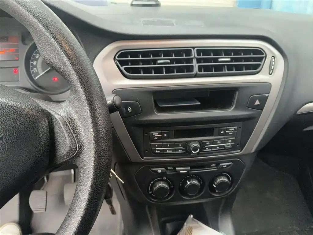 Peugeot 301 2016 1.6L Manual Comfort Edition фото 6