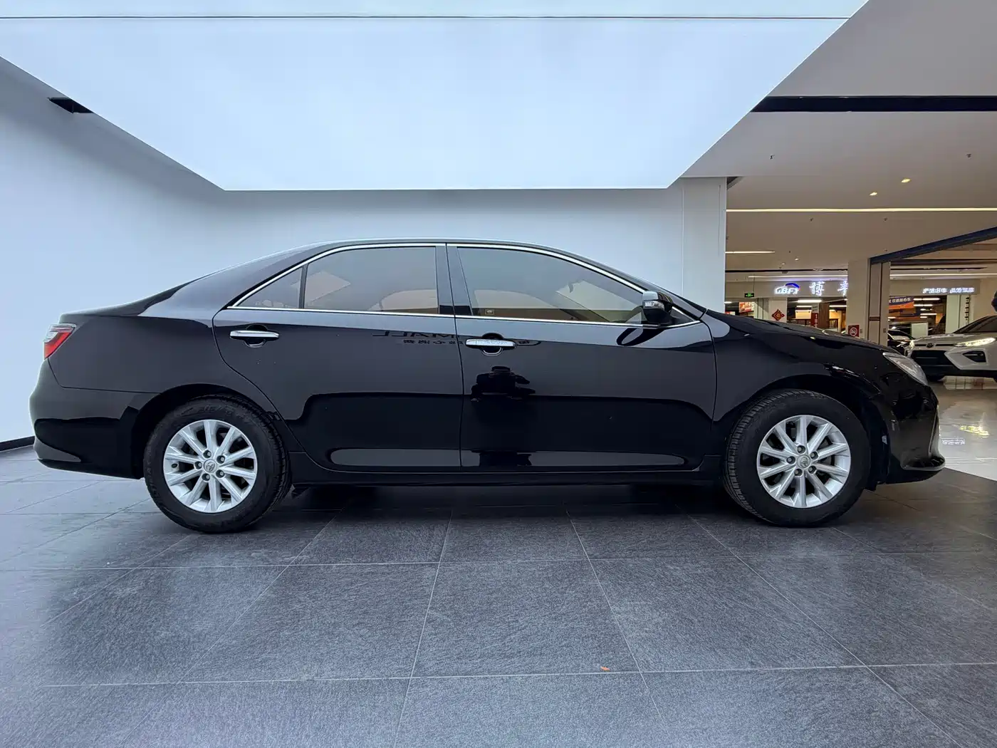 Toyota Camry 2015 2.0E Elite Edition фото 8