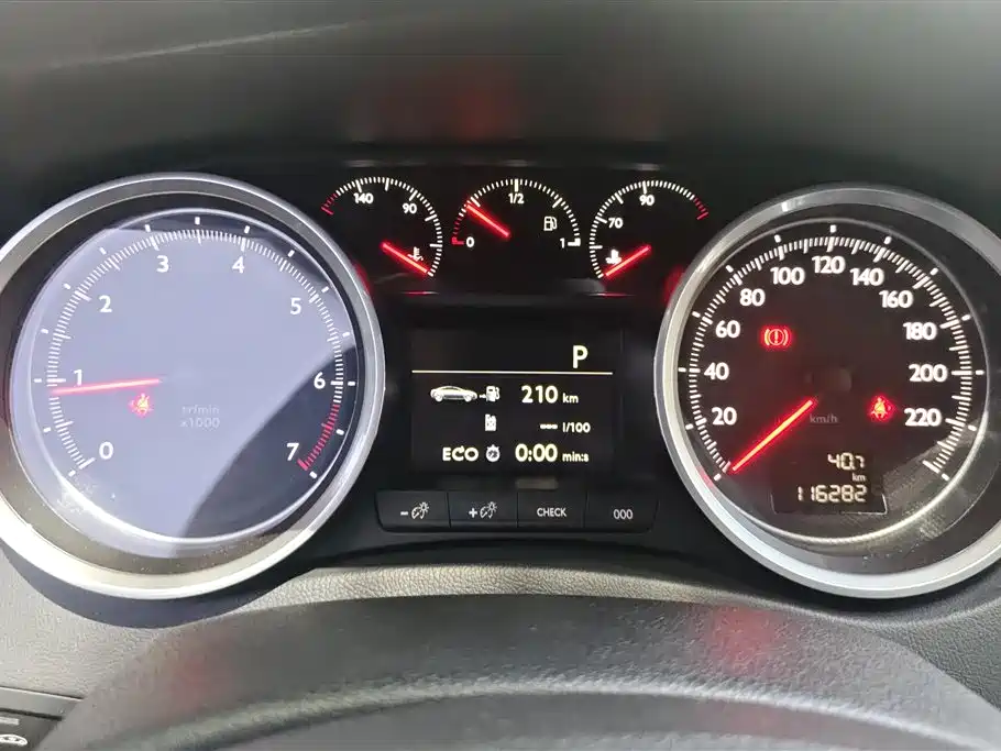 Peugeot 508 2015 1.8THP Auto Flagship Edition фото 14