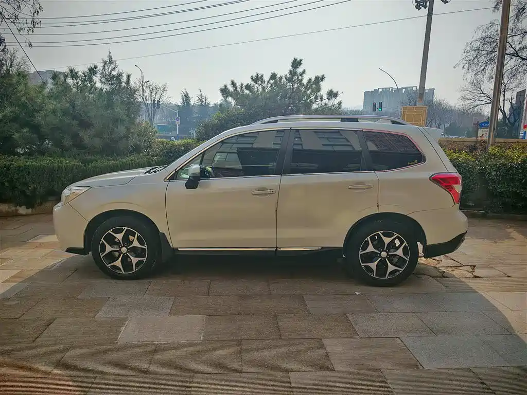 Subaru Forester 2013 2.5i Automatic Premium Edition фото 15