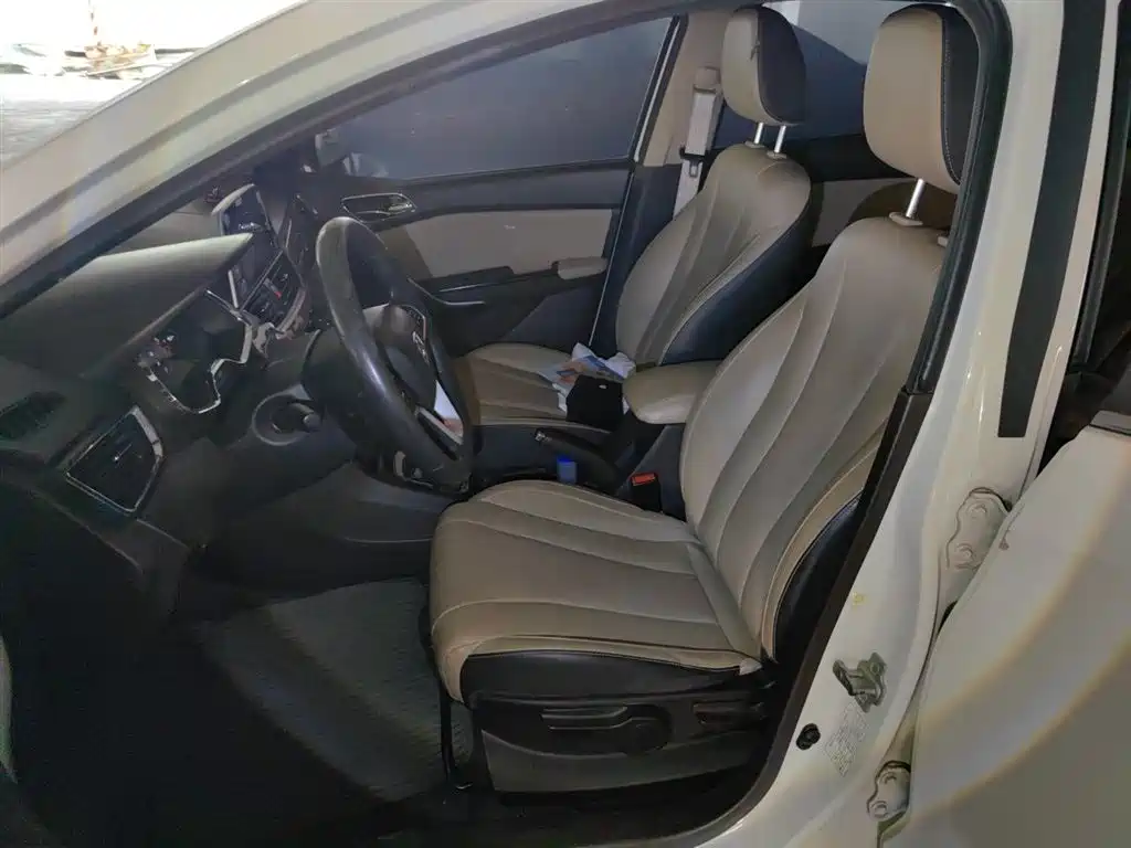 Baojun 310W 2019 2017 1.5L Manual Fashion Edition (China V)