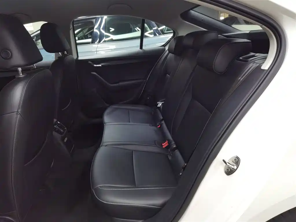 Škoda Octavia 2022 1.5L Automatic Comfort Edition фото 13