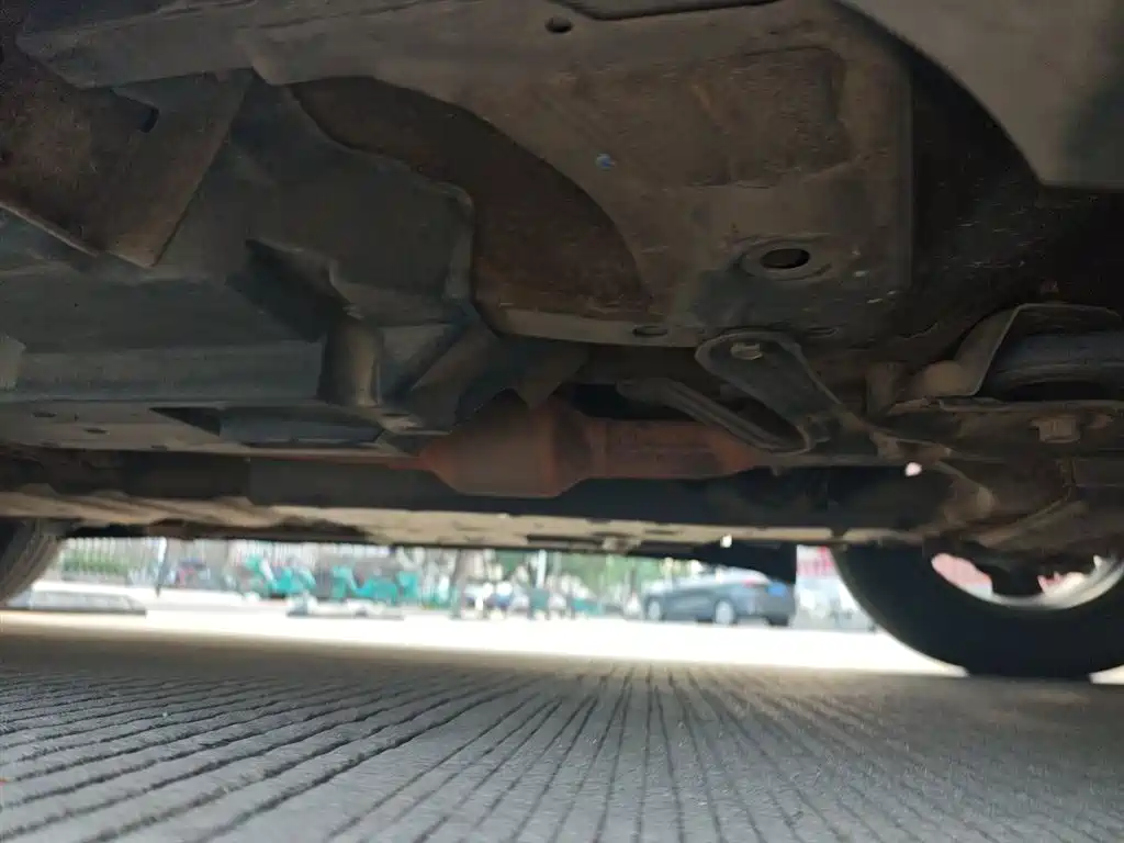 Toyota RAV4 Rongfang 2015 2.0L CVT 2WD Trend Edition фото 16