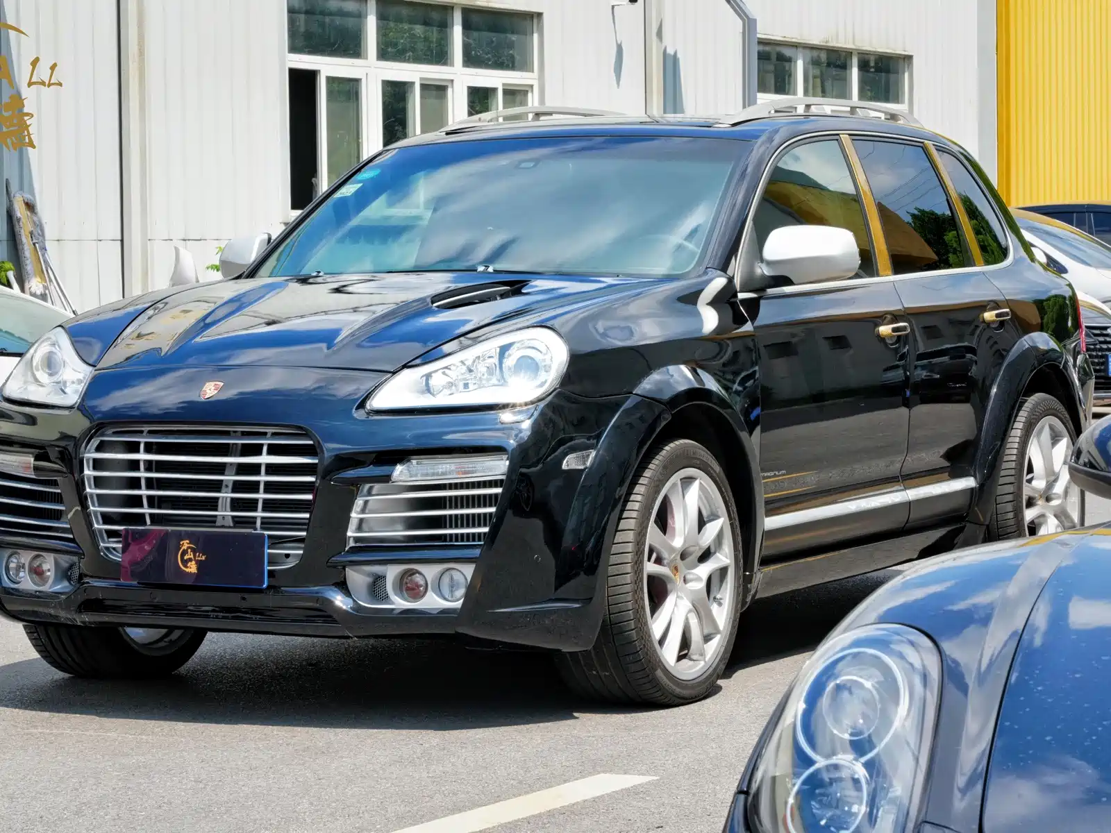 Photo 3 - Porsche Cayenne
