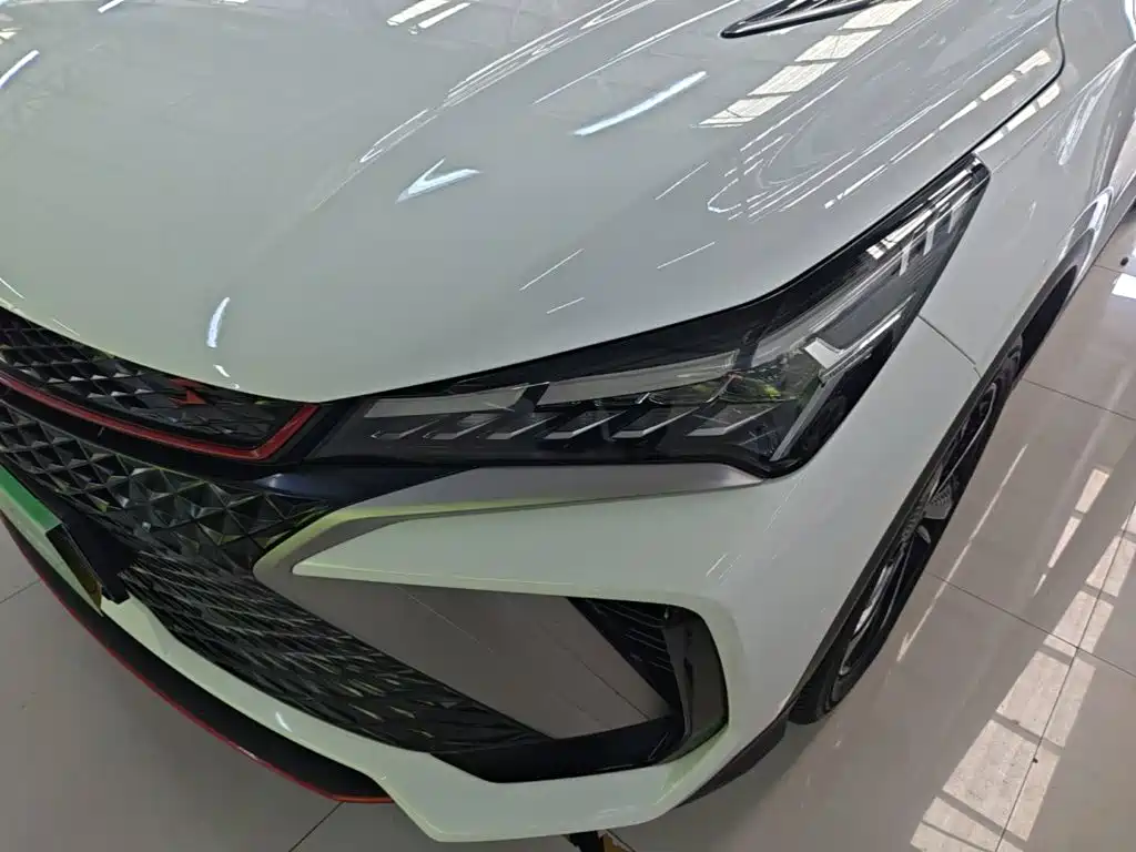 Фото 24 - Geely Coolray