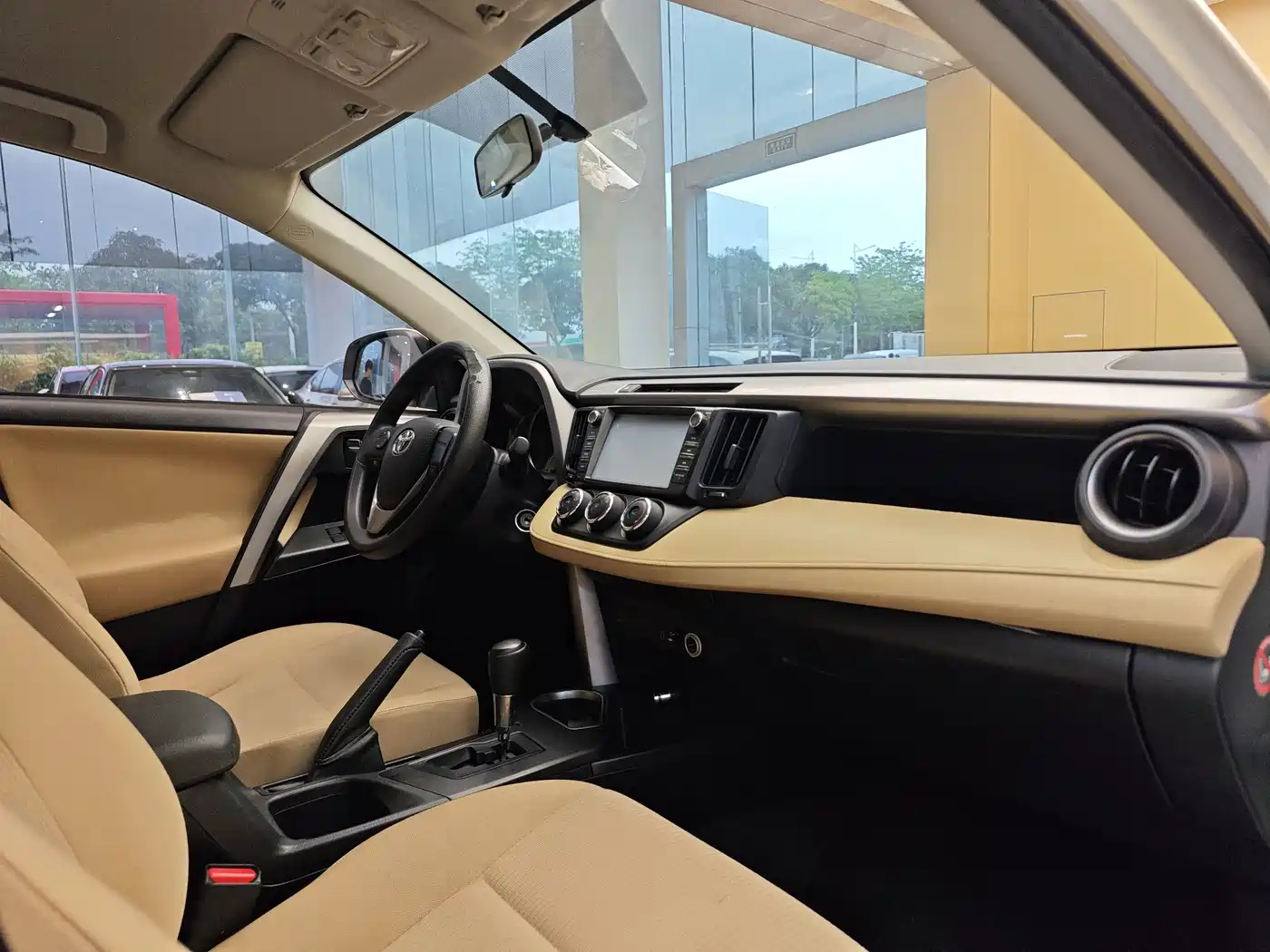 Toyota RAV4 Rongfang 2016 2.0L CVT 2WD Urban (China V) фото 30
