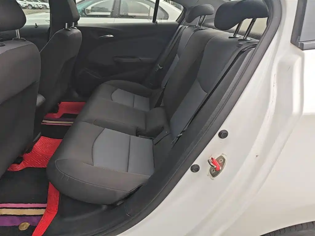 Chevrolet Cruze 2018 320 Automatic Pioneer Sunroof Edition фото 16