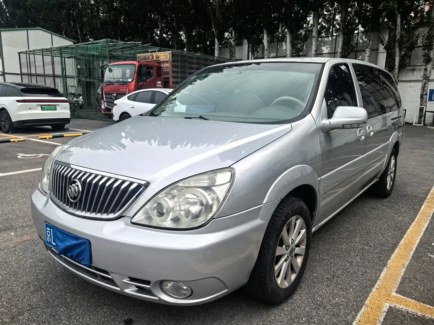 Buick GL8 2011 2.4L LT Executive Edition фото 3