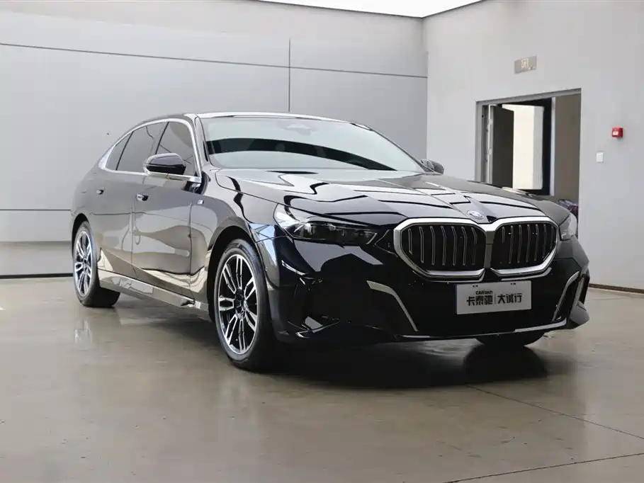 BMW 5 Series 2024 530Li Leading M Sport Package фото 25