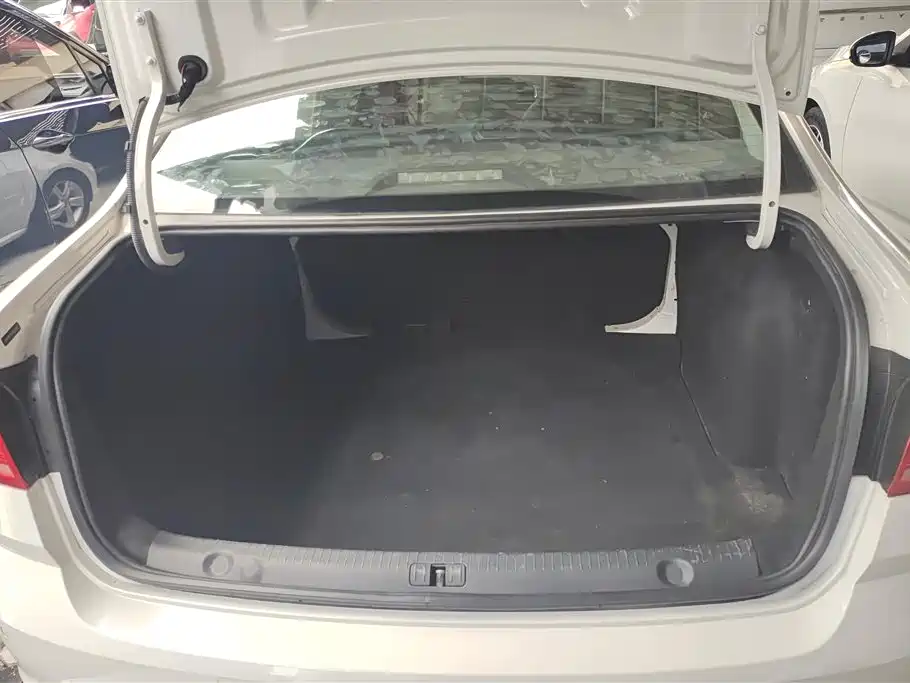 Volkswagen Lavida 2017 1.6L Automatic Trend Edition фото 4