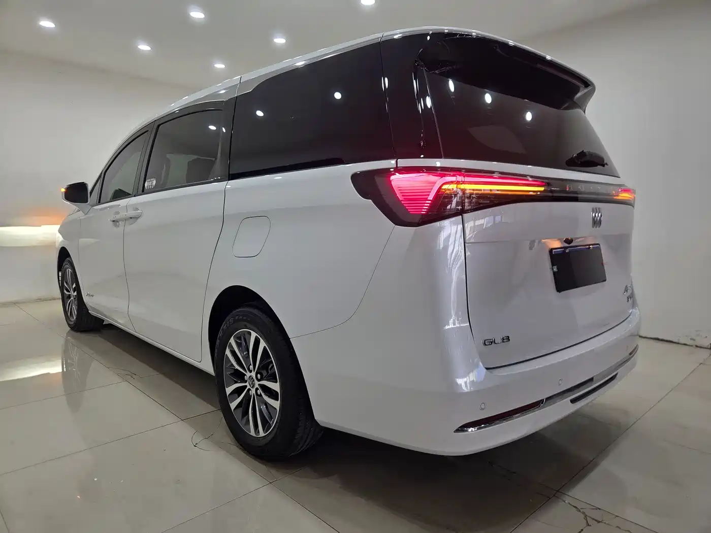 Buick GL8 2025 Land Business Class Comfort DG Edition фото 9