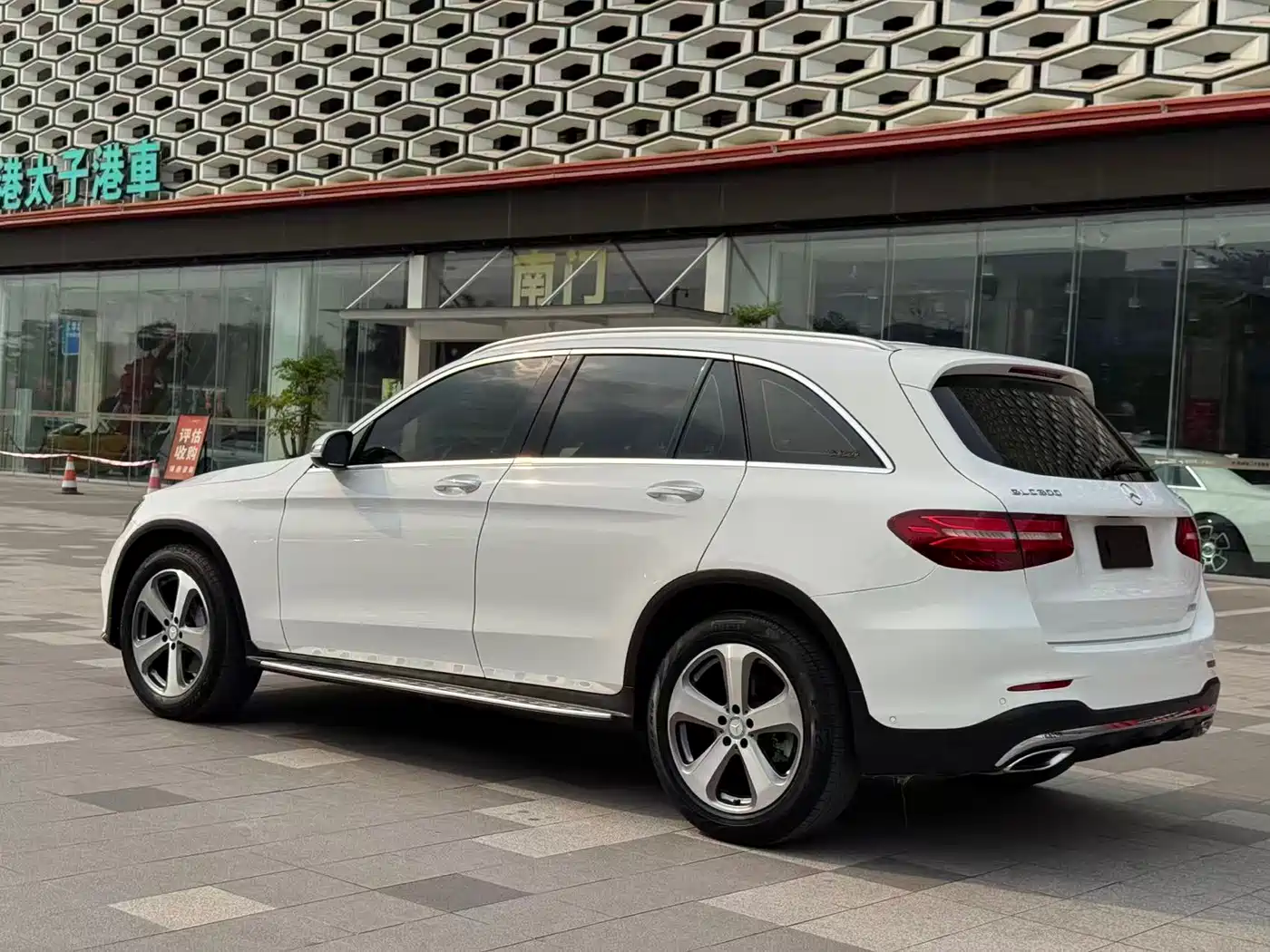 Mercedes-Benz GLC 2017 GLC 260 4MATIC Luxury фото 9
