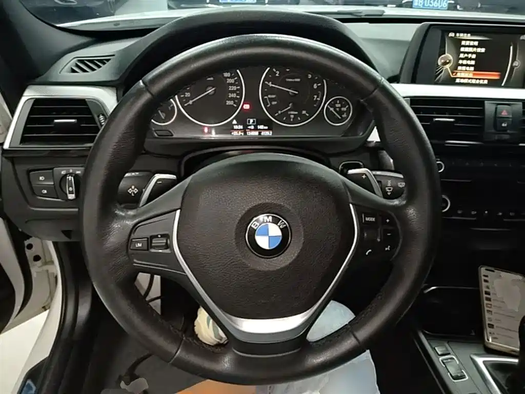 BMW 3 Series 2017 320i M Sport фото 11