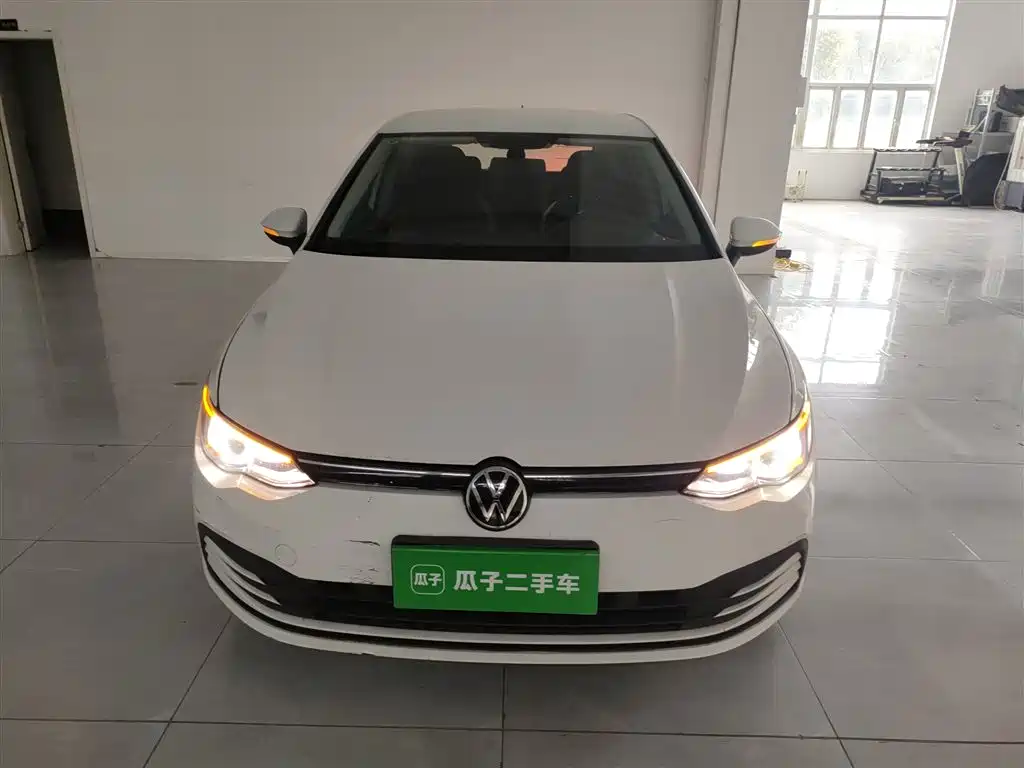 Volkswagen Golf 2023 Model 200TSI DSG фото 3