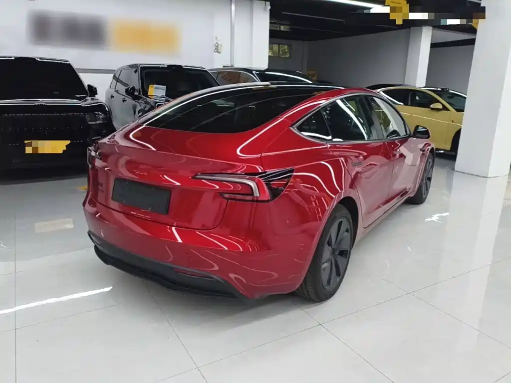 Фото 7 - Tesla Model 3