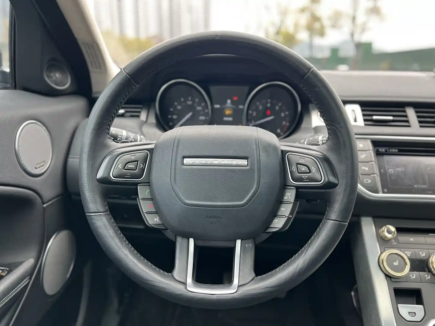 Land Rover Range Rover Evoque 2017 2.0T SE PLUS Smart Enjoy Edition фото 9