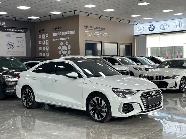 Audi A3 2023 Facelift A3L Limousine 35 TFSI Fashion Sport — фото 3