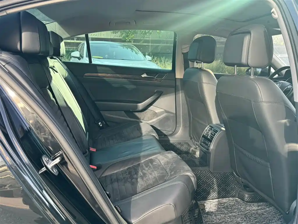 Volkswagen Magotan 2017 380TSI DSG Premium фото 8