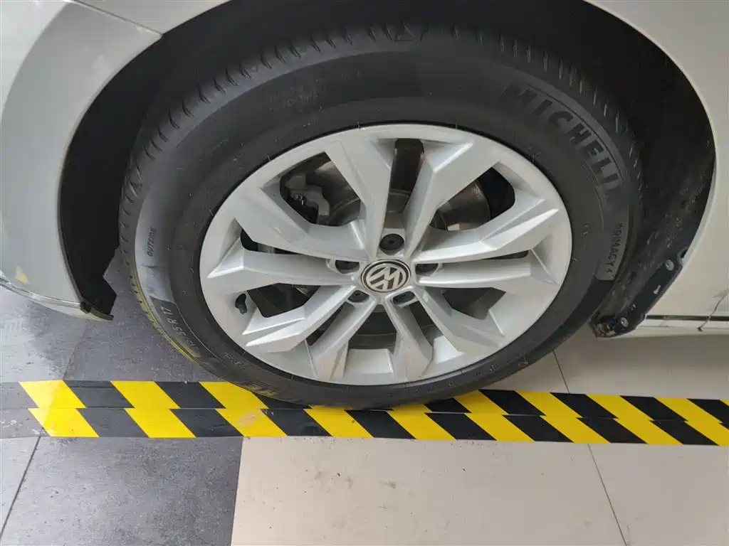 Volkswagen Magotan 2019 330TSI DSG Luxury Class China VI фото 23