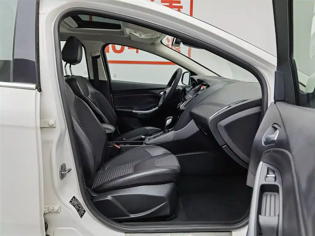 Ford Focus 2015 Hatchback EcoBoost 180 Automatic Sport фото 23