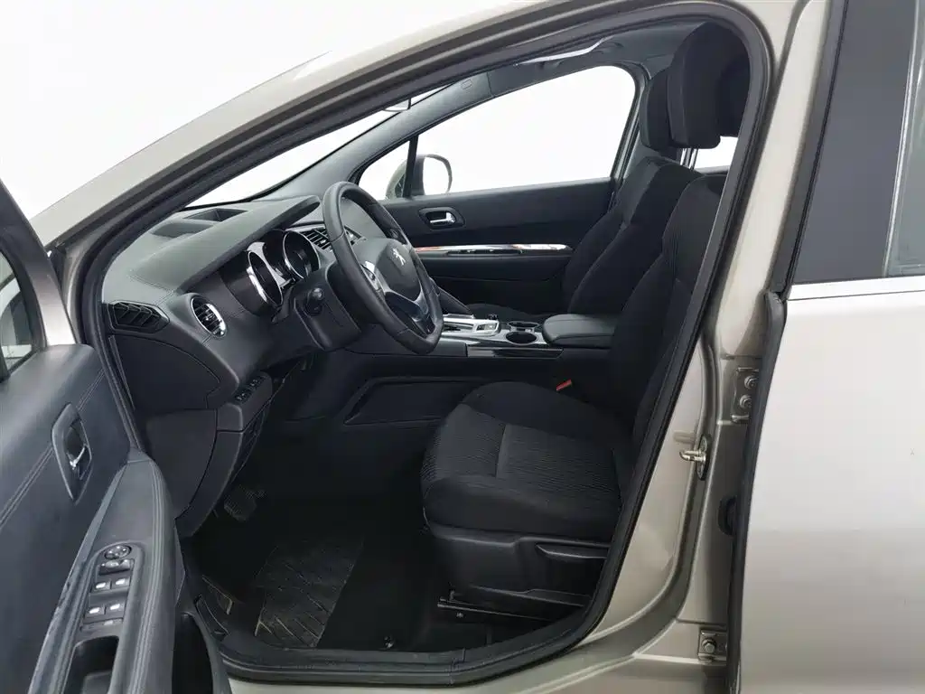 Peugeot 3008 2015 2.0L Automatic Classic Edition фото 10