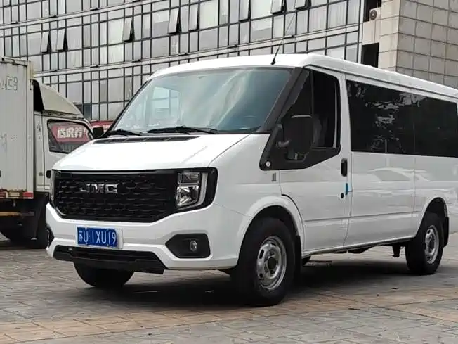 Jiangling JMC Fushun 2025 2025 Model 2.0T 6MT Diesel Medium Wheelbase Low Roof Commercial MPV 5/6 Seats