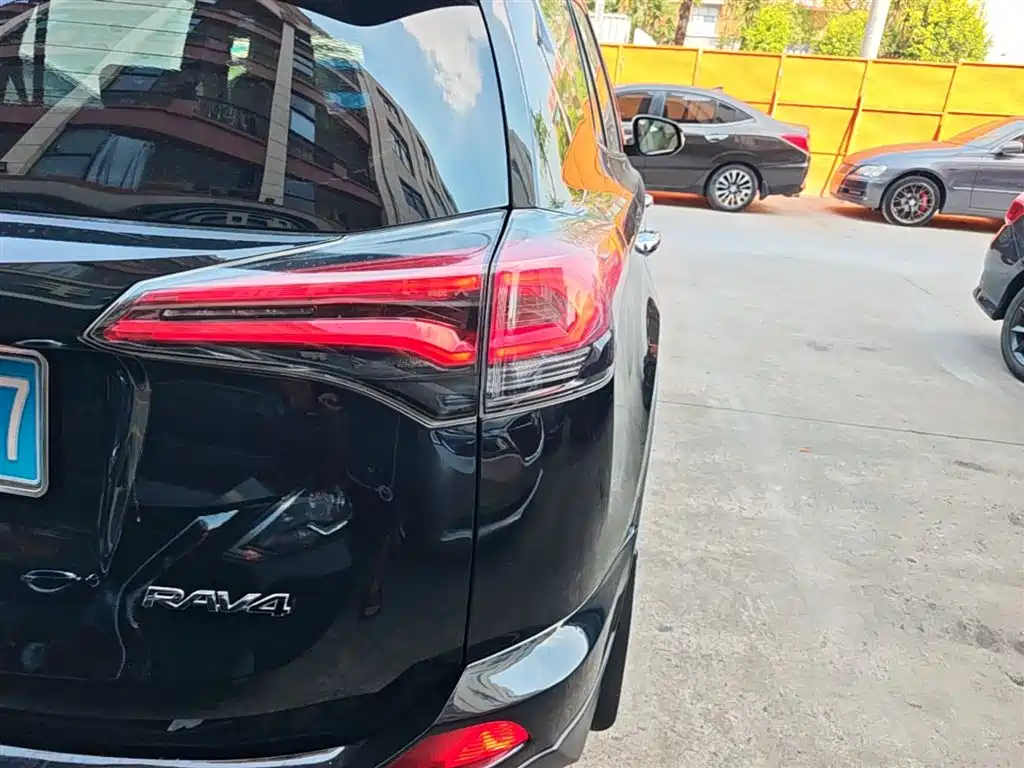 Toyota RAV4 Rongfang 2016 2.0L CVT 2WD Trend (China V) фото 8