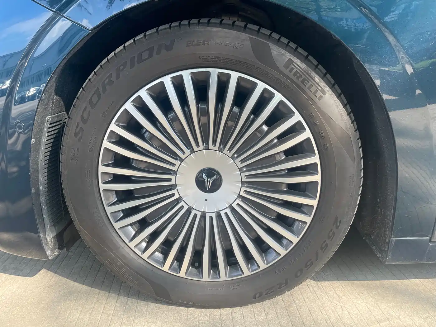 Voyah Auto Voyah Dreamer 2025 PHEV AWD Flagship Qian Kun Edition фото 21