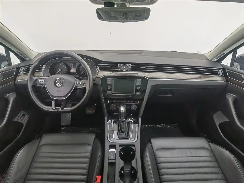 Volkswagen Magotan 2018 Facelift 330TSI DSG Luxury фото 8
