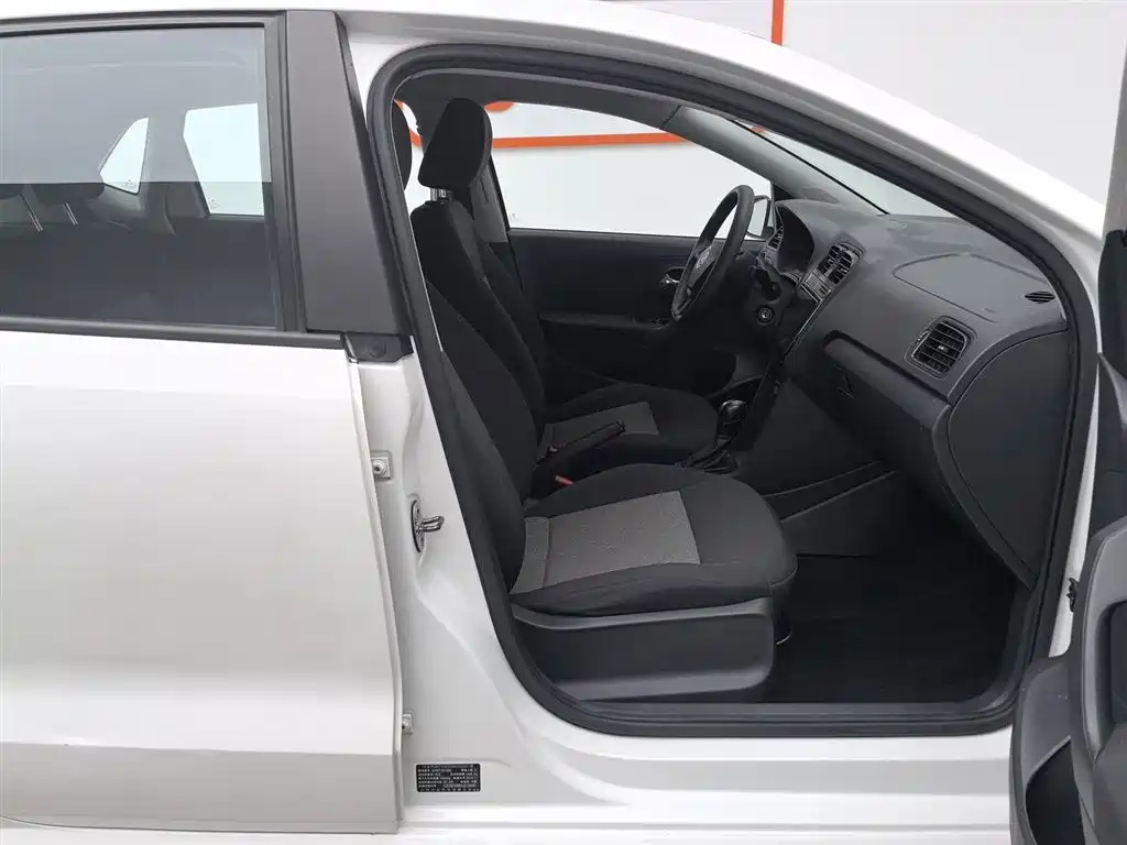 Volkswagen Polo 2018 1.5L Auto Safe Drive фото 23