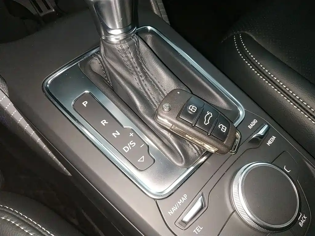 Audi Q2L 2018 35 TFSI Launch Exclusive Edition China VI фото 9